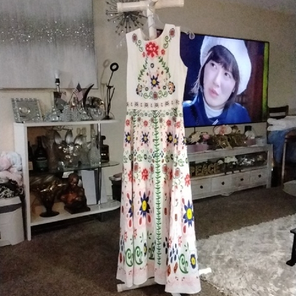 Dresses & Skirts - Floral Maxi Dress